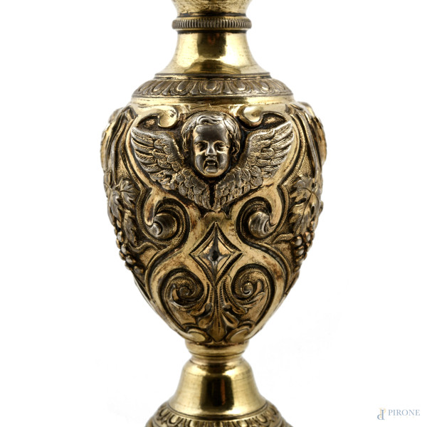 Calice in argento e argento vermeil finemente cesellato, XX secolo, altezza cm 27, peso lordo gr ...