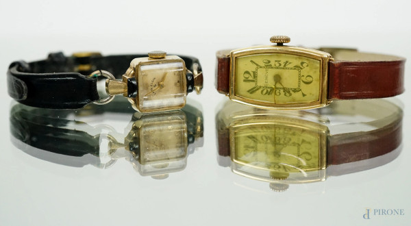 Lotto di due orologi da polso da donna in oro 18 KT e 14 KT con cinturini in pelle.