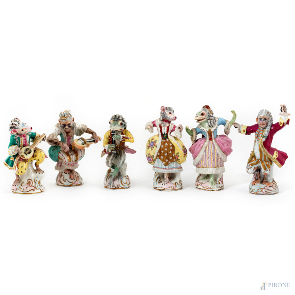 Lotto di sei sculturine in porcellana S.V.A.S. raffiguranti animali danzantri e musicanti, XIX secolo, altezza massima cm 18, (segni di usura, difetti, scalfiture, mancanze)