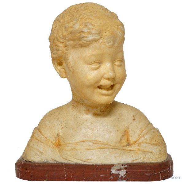 Ritratto di bambino che ride, busto in marmo, XIX secolo, cm h 35,5, (difetti)