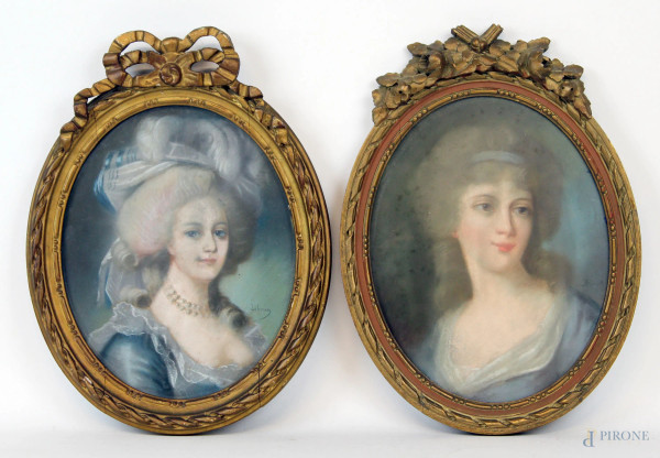 Lotto di due ritratti raffiguranti Maria Antonietta ed Elisabeth Vigée Le Brun, pastelli su carta, cm 24,3x30, firmati, entro cornici ad assetto ovale.