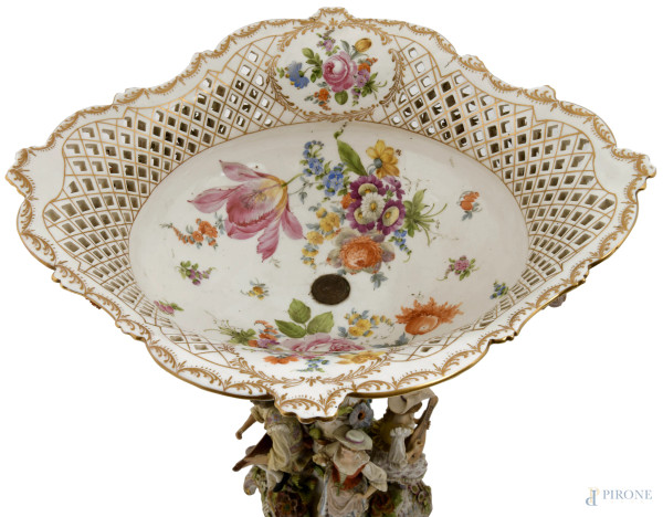 Vaso da frutta in porcellana policroma, Germania, Carl Thiene, XIX-XX secolo, marchio sotto la ba...