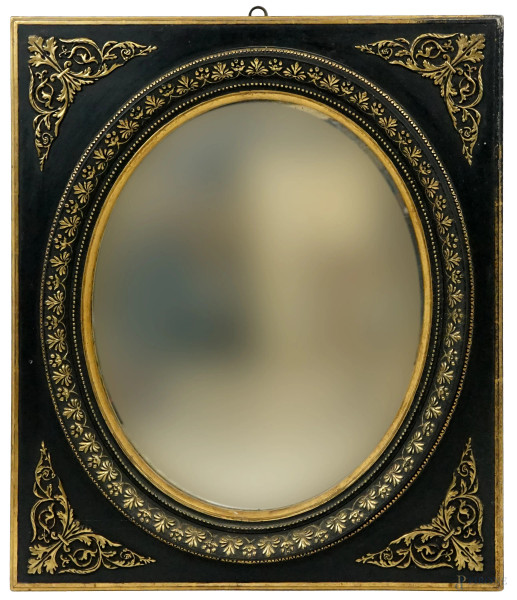 Specchiera in legno ebanizzato, con particolari intagliati e dorati, misure ingombro max cm 78x67, misure luce cm 66,5x55,5, XX secolo, (lievi difetti).