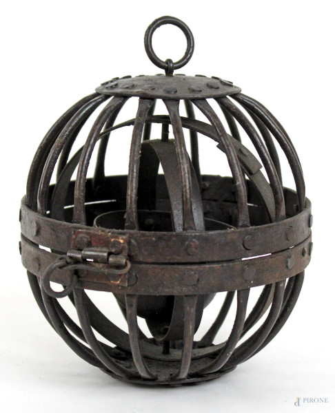 Antica sfera armillare in ferro battuto, alt. cm 14 circa