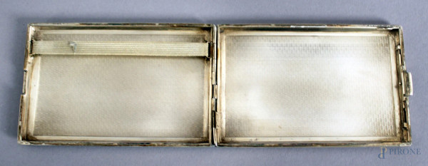 Portasigarette in argento cm. 12x7,5, gr. 145.