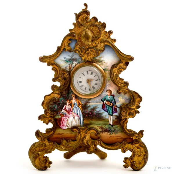 Orologio da tavolo in smalto e bronzo con scena galante, Vienna XIX secolo, cm 11x3,5, (difetti, meccanismo da revisionare)