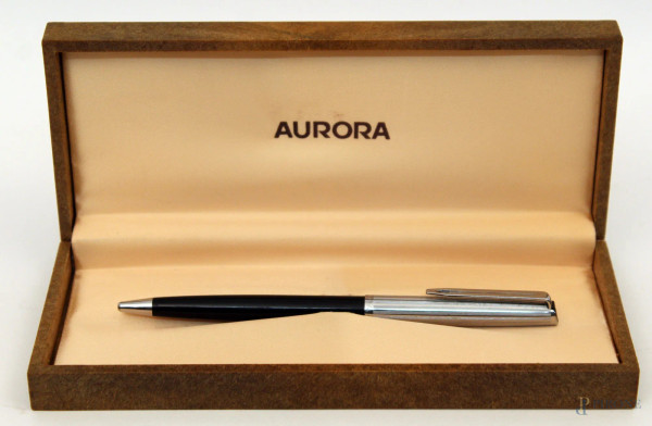 Penna Aurora in metallo cromato, completo di custodia originale.