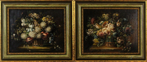 Coppia di nature morte-fiori, olio su tavola, cm 22x28,5, a firma Pagnotta, entro cornici