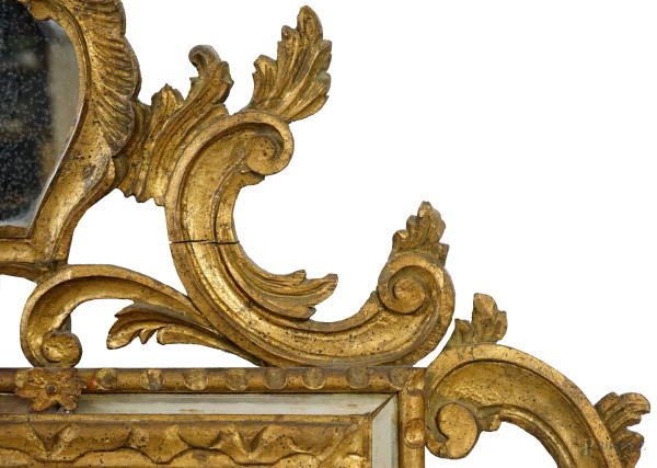 Specchiera in legno dorato con doppia cornice, XIX-XX secolo, ingombro cm 160x93 circa (difetti)