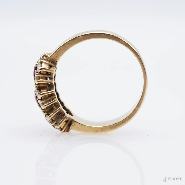 Anello in oro giallo 18 kt con rubini e diamanti, misure n. 17, peso gr, 7,4