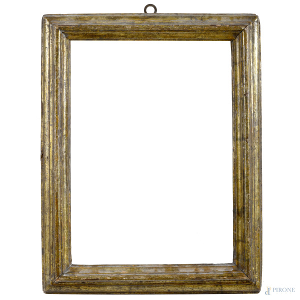 Cornice in stile Salvator Rosa dorata a mecca, cm 56x43, luce cm 43,5x31,5, (segni di usura, scalfiture, cadute di doratura, difetti)
