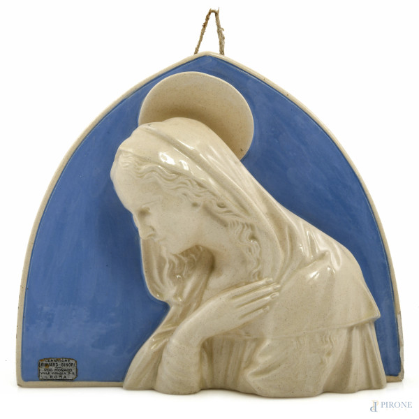 Vergine, lunetta in ceramica Richard Ginori, XX secolo, cm 21,5x25, (segni di usura, difetti, scalfiture, piccole rotture e mancanze)