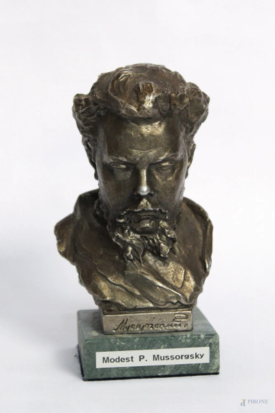Modest P. Mussorgsky, busto in bronzo argentato con base in marmo, firmato, H 20 cm.