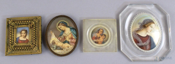 Lotto composto da quattro miniature dipinte a soggetto di Madonne, misura max. 8,5x6,5 cm.