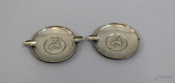Coppia di posacenere in argento, diametro cm 9,(difetti).