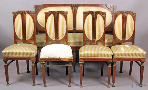 Salotto in mogano con finiture in bronzo composto da: divano e quattro sedie, primi &#39;900, (difetti).