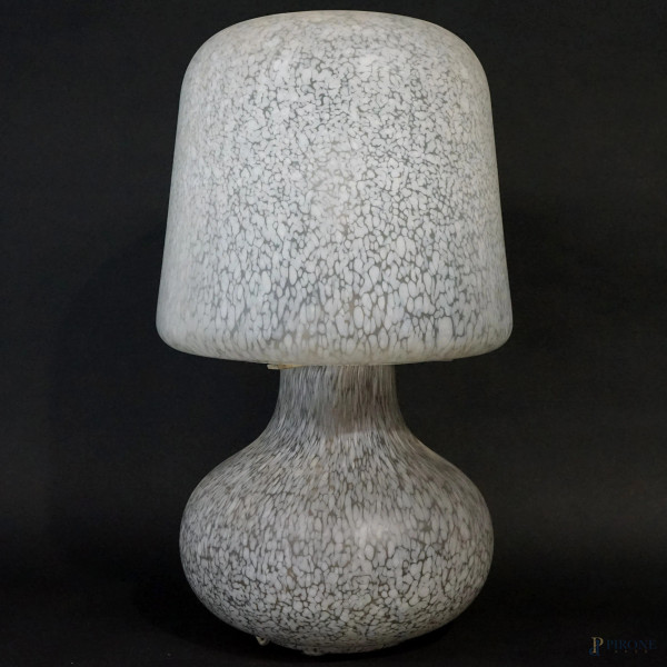 Lampada a fungo in vetro di Murano, anni '70, composta da due parti in vetro bianco e trasparente, cm h 54, (parte restaurata)