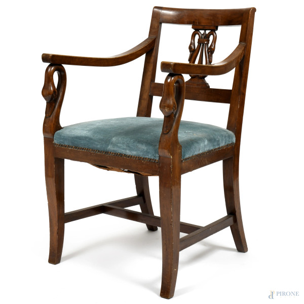 Poltrona in legno con schienale e braccioli intagliati  con cigni. Seduta imbottita e rivestita in velluto turchese, XIX secolo, cm 87x55x55, (segni di usura, scalfiture, difetti)
