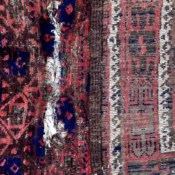 Lotto di 4 tappeti, misure massime cm 161,5x105, (difetti e lacerazioni)