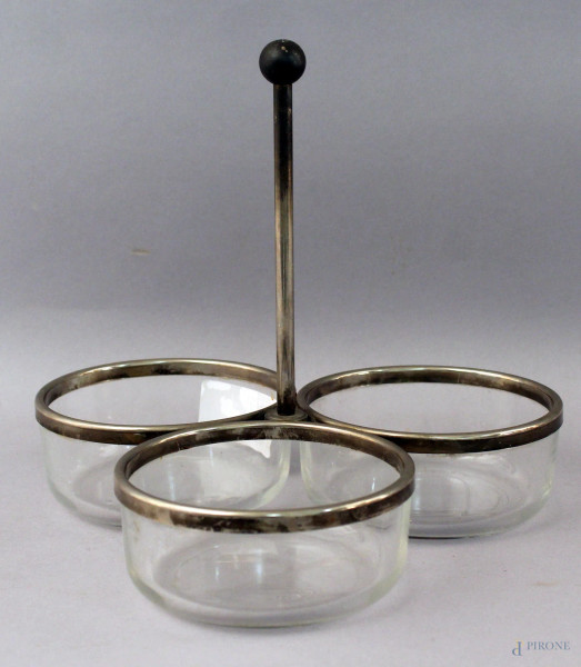 Antipastiera in metallo argentato con vaschette in vetro, altezza 23 cm, diametro 24 cm.