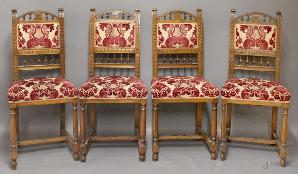 Lotto composto da quattro sedie in noce con seduta e schienale in velluto damascato, Francia, XIX sec.