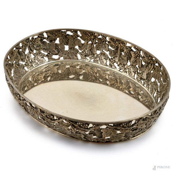 Centrotavola con bordo traforato a tralci d'uva in argento 800/000 argentiere Gasponi, cm 5,5x26,5x20 peso gr 770