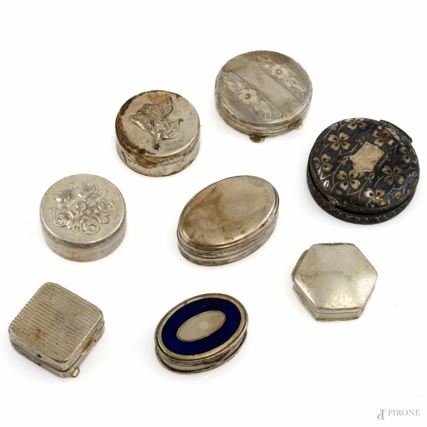 Lotto di otto portapillole in argento 800/000, misura massima cm 4, peso complessivo gr 150