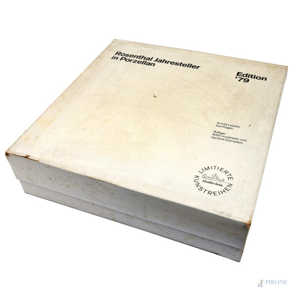 Arnold Leissler x Rosenthal, Piatto dell'Anno Jahresteller 1979, es. 1818/3000, cm 35x35x4