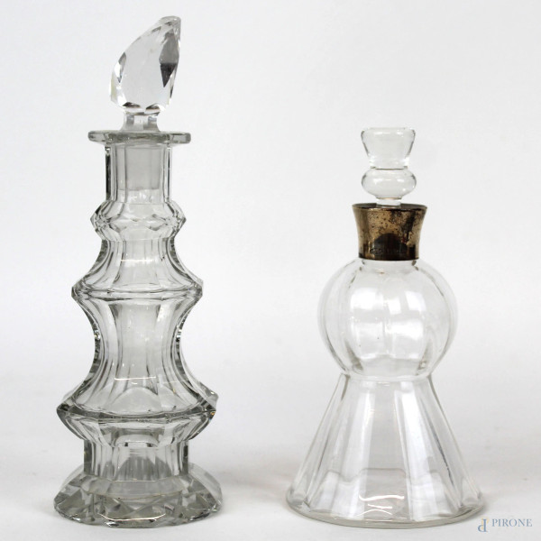 Lotto di due  bottigliette portaprofumo in cristallo, finiture in argento, alt. max cm 18,5, inizi XX secolo, (un tappo con sbeccatura).