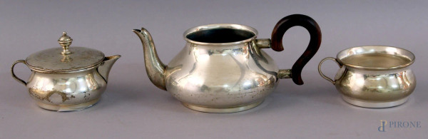 Egoiste in argento, composto da caffettiera, zuccheriera ed una tazzina, gr. 350.