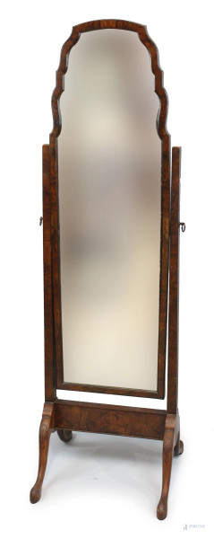 Psiche in noce, inizi XX secolo, specchio basculante di linea sagomata, poggiante su quattro piedi mossi, cm h 161, (segni del tempo).