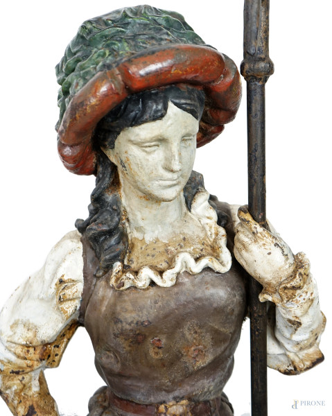 Sculture in ghisa dipinta rappresentanti una coppia di alabardieri, prima metà del XX secolo, alt...