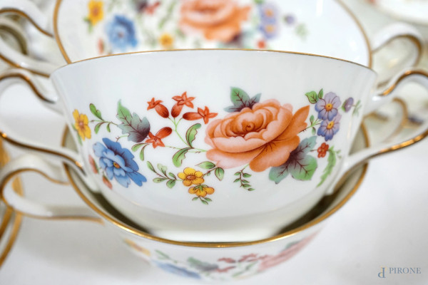 Lotto composto da varie tazze, tazzine e piattini in porcellana policroma di diverse manifatture,...