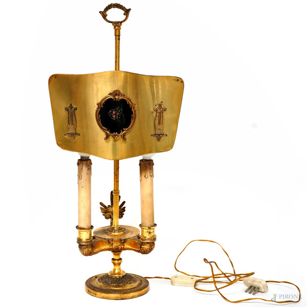 Lampada a lucerna a due luci in bronzo dorato, XX secolo, altezza cm 59, (difetti)