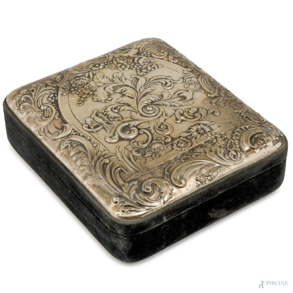 Cofanetto con lamina in argento, XX secolo, cm 8x22x19, (difetti)