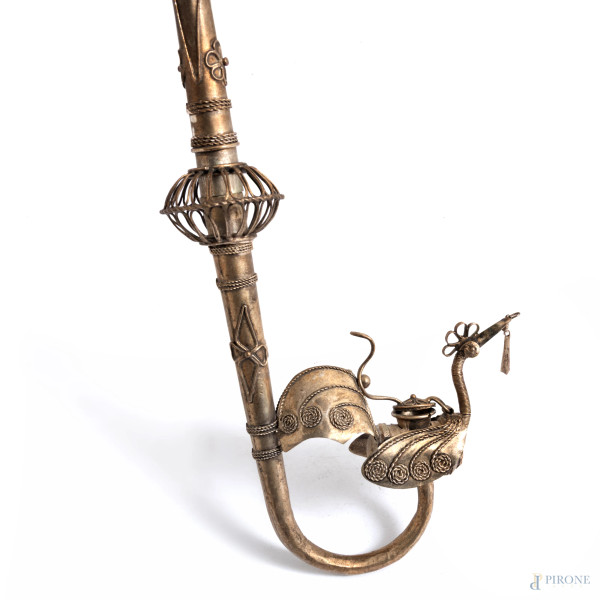 Coppia di pipe in metallo argentato, XX secolo, cm 34,5