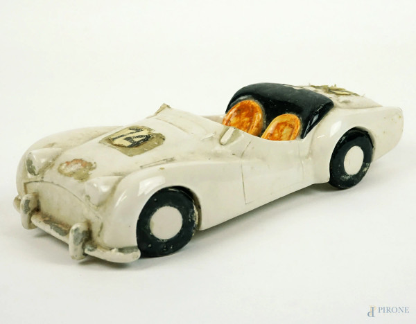 Automobile, scultura in maiolica smaltata policroma, cm 9x23x10, XX secolo, (difetti).
