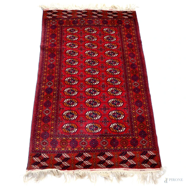 Tappeto, XX secolo, cm 258x132,5, (segni di usura)