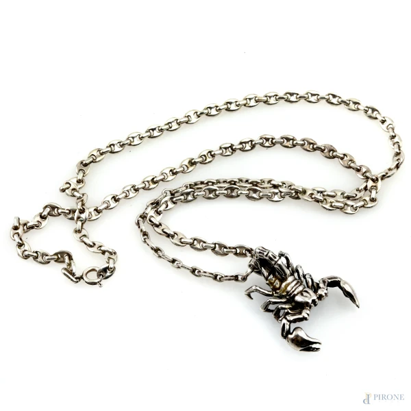 Collana in argento 800 con ciondolo a foggia di scorpione in argento 925, lunghezza collana cm 70, ciondolo cm 4x3, peso complessivo gr 48