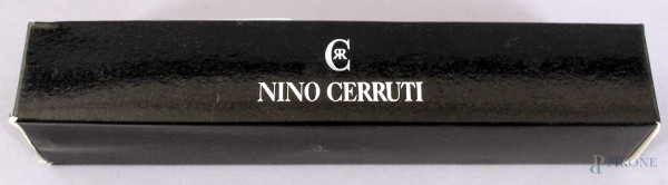 Nino Cerruti, penna stilografica, completa di custodia.