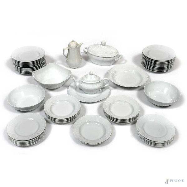 Candelabro a due bracci in argento 800/000, cm 18,5x19,5x11, peso lordo gr 410, (segni di usura)