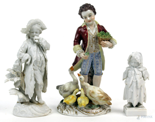 Tre sculture in porcellana raffiguranti due fanciulli ed una contadina, altezza max cm. 15,5, manifatture diverse, XX secolo, (difetti).