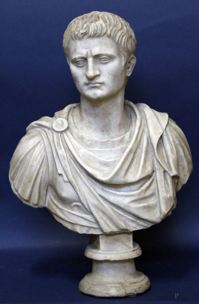 Busto d&#39;imperatore romano in marmo statuario, XVIII secolo, H 53 cm.