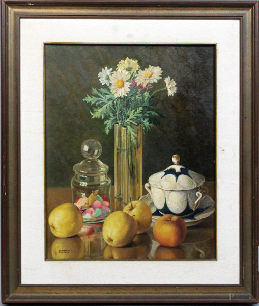Natura morta, vaso con fiori e frutta, olio su tela, cm. 50x40, firmato Fausto Conti, entro cornice.