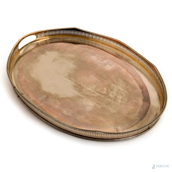 Grande vassoio in metallo argentato di forma ovale, cm 50x38