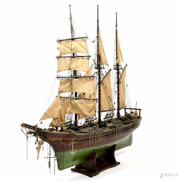 Modello di veliero in legno e tessuto, cm 118x134,x31 (difetti)