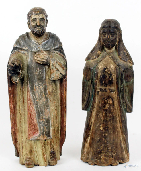 Lotto di due sculture in legno policromo raffiguranti Santi, altezza max cm 31, XIX secolo, (difetti)