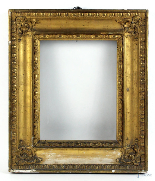 Antica cornice in legno intagliato e dorato, ingombro cm. 42,5x36,5, luce cm. 29x22,5, (difetti).