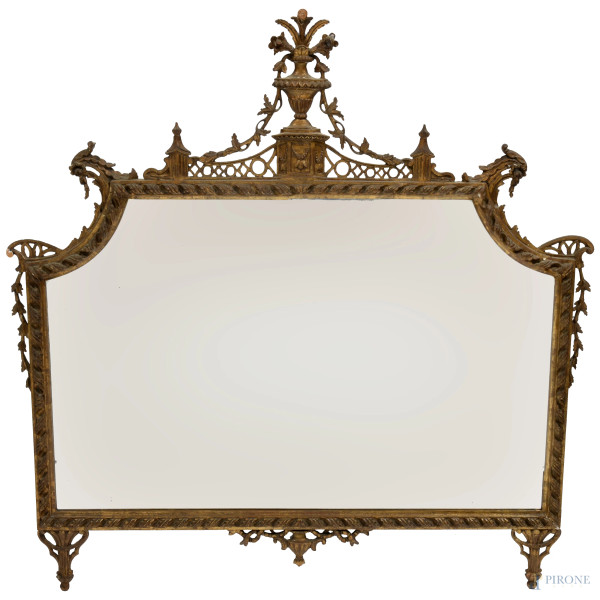 Specchiera in legno dorato e intagliato a festoni e candelabre con elemento apicale a trionfo di fiori, XIX secolo, cm 108,5x102, (segni di usura, scalfiture, rotture, difetti)
