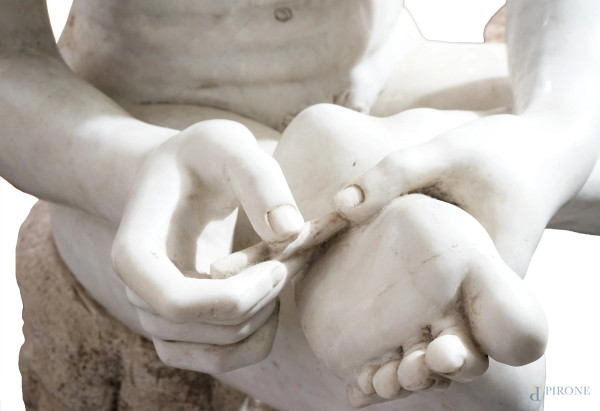 Spinario, marmo, sec. XX, cm 137x84, (difetti)